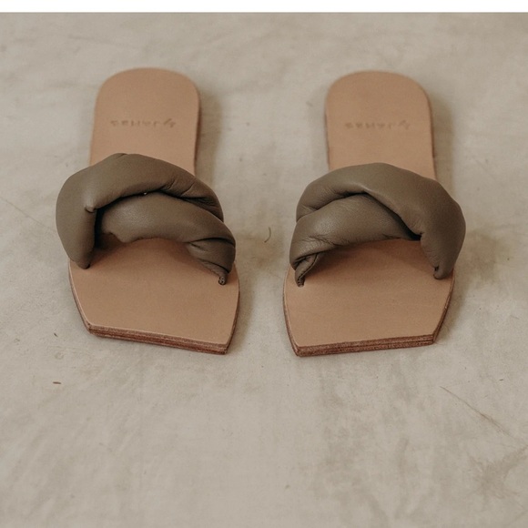 byJAMES Liora Sandal - Picture 2 of 7